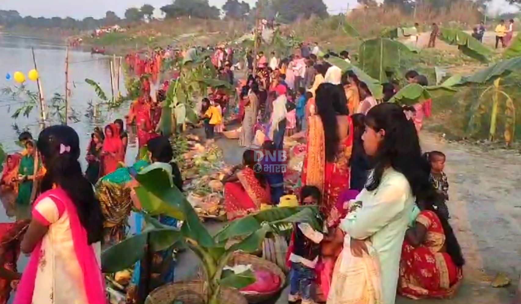 समस्तीपुर:छठ व्रतियों ने दिया उगते सूर्य को अर्ध्य,सम्पन्न हुआ 36 घंटे का निर्जला उपवास, घाटों पर उमड़ी भीड़ 4