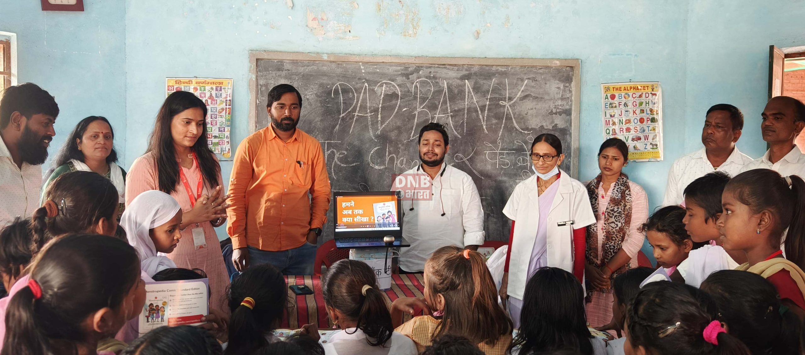 कस्तूरबा विद्यालय की छात्राओं के बीच सेनेटरी पैड का किया गया वितरण,छात्राओं को पढ़ाया स्वच्छता का पाठ 3