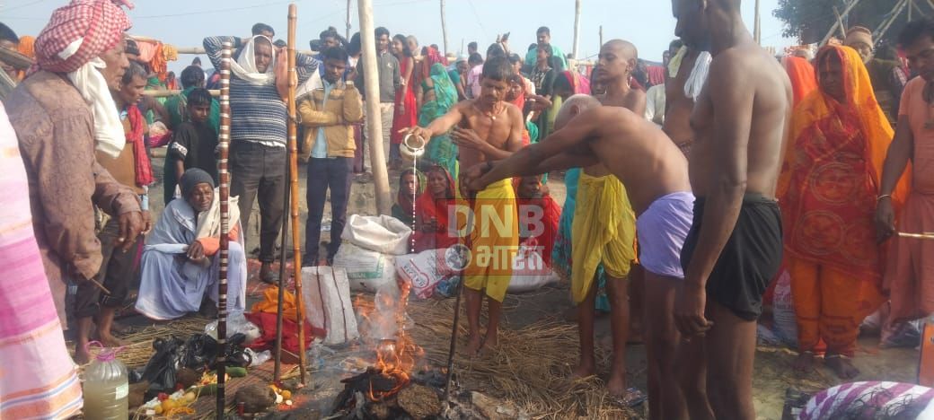 गुरु पूर्णिमा के अवसर पर सिमरिया में स्नान के लिए पहुंचे लाखों श्रद्धालु, दिखा... 5