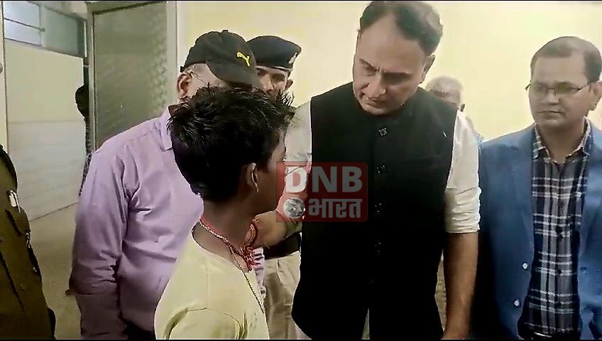 बेगूसराय में बम धमाका से घायल बच्चो से अस्पताल मिलने पहुंचे राज्य सभा सांसद राकेश सिन्हा, हर संभव मदद करने का दिया आश्वासन 2