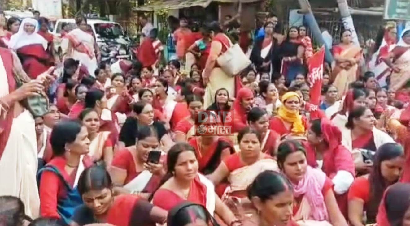 बेगूसराय समाहरणालय स्थित हड़ताली चौक के समीप विभिन्न मांगों को लेकर आंगनबाड़ी सेविका और सहायिका ने किया विरोध प्रदर्शन 2