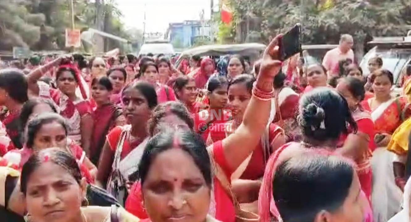 बेगूसराय समाहरणालय स्थित हड़ताली चौक के समीप विभिन्न मांगों को लेकर आंगनबाड़ी सेविका और सहायिका ने किया विरोध प्रदर्शन 3