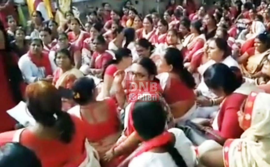 खगड़िया:आँगनबाड़ी सेविका-सहायिका ने अपनी विभिन्न मांगों को लेकर समाहरणालय के समक्ष 35 वां किया धरना प्रदर्शन 3