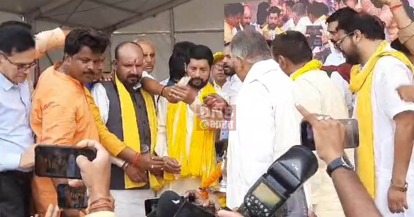 बेगूसराय में भूमिहार ब्राह्मण एकता मंच से बोले आशुतोष- समाज के लोगो का "अहम" और "मै श्रेष्ठ" वाली भावना मन से निकालकर एक दूसरे का पैर खींचने के बजाय एक दूसरे का हाथ थामना होगा 3