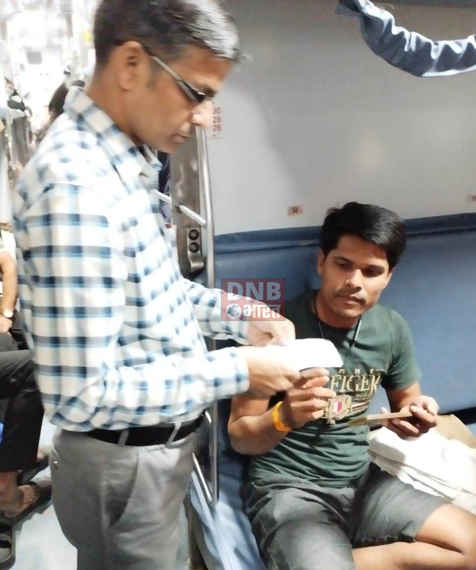 सोनपुर मंडल द्वारा चलाया गया सघन टिकट चेकिंग अभियान,बिना टिकट यात्रा के 2631 मामलों से जुर्माने के रूप में 15 लाख 29 हजार रुपये प्राप्त हुआ रेल राजस्व 4
