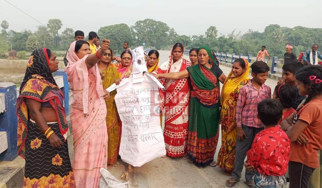 सीएम नितीश कुमार के अश्लील बयान पर महिलाओं ने किया पुतला दहन 2