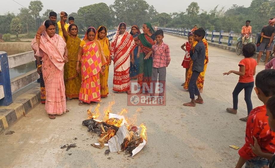 सीएम नितीश कुमार के अश्लील बयान पर महिलाओं ने किया पुतला दहन 4