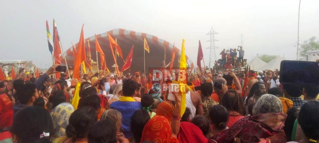 अर्द्धकुंभ के द्वितीय शाही स्नान में आस्था का उमड़ा जनसैलाब,साधु संतों व श्रद्धालुओं ने गंगा नदी में लगाईं आस्था की डुबकी 5