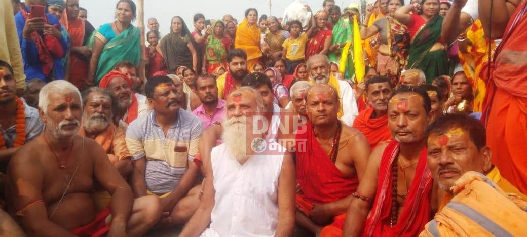 अर्द्धकुंभ के द्वितीय शाही स्नान में आस्था का उमड़ा जनसैलाब,साधु संतों व श्रद्धालुओं ने गंगा नदी में लगाईं आस्था की डुबकी 4