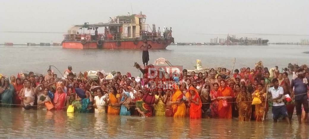 अर्द्धकुंभ के द्वितीय शाही स्नान में आस्था का उमड़ा जनसैलाब,साधु संतों व श्रद्धालुओं ने गंगा नदी में लगाईं आस्था की डुबकी 6