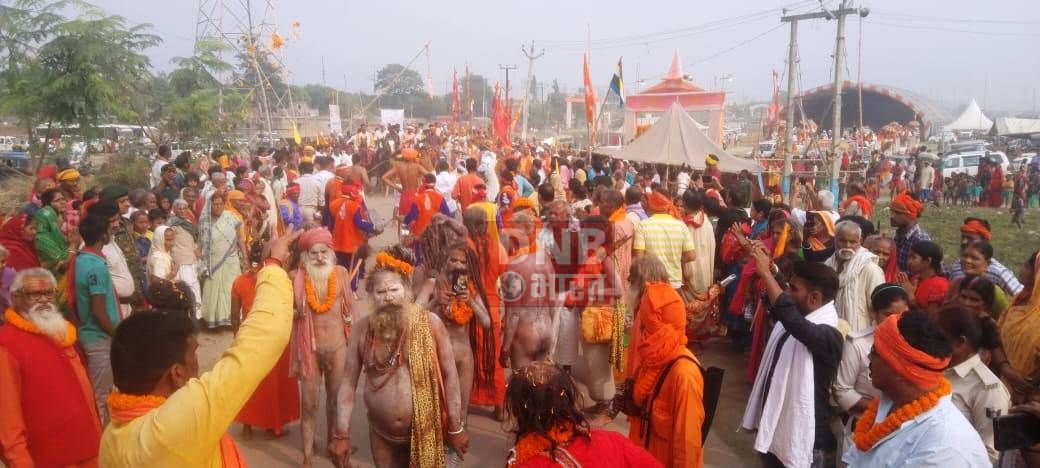 अर्द्धकुंभ के द्वितीय शाही स्नान में आस्था का उमड़ा जनसैलाब,साधु संतों व श्रद्धालुओं ने गंगा नदी में लगाईं आस्था की डुबकी 2
