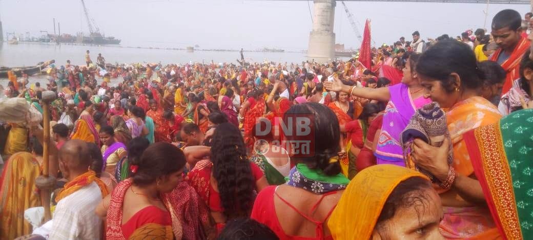 अर्द्धकुंभ के द्वितीय शाही स्नान में आस्था का उमड़ा जनसैलाब,साधु संतों व श्रद्धालुओं ने गंगा नदी में लगाईं आस्था की डुबकी 3
