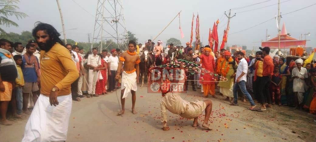अर्द्धकुंभ के द्वितीय शाही स्नान में आस्था का उमड़ा जनसैलाब,साधु संतों व श्रद्धालुओं ने गंगा नदी में लगाईं आस्था की डुबकी 7