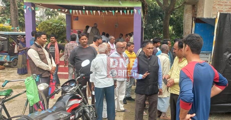 बछवाड़ा पुलिस ने गोधना गांव एनएच 28 के किनारे से मारुती कार में बीएसएफ जवान का शव को किया बरामद,हत्या की आशंका 4