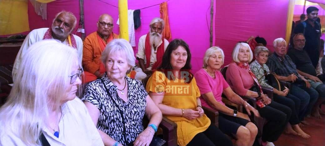धार्मिक आस्था एवं पर्यटन स्थल के रूप में सिमरिया धाम विकसित हो रहा है, विदेशी सैलानियों का जत्था पहुंचा सिमरिया धाम 3