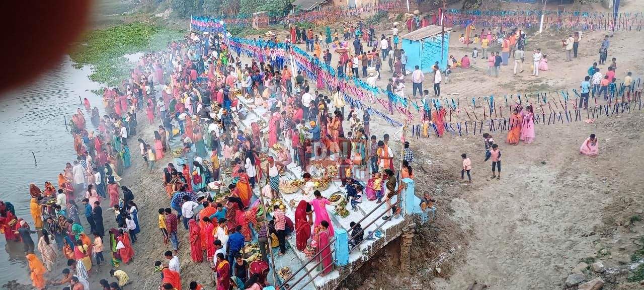 वीरपुर प्रशासन छठ पर्व को लेकर रही चौकस, हर्षोल्लास के साथ तीसरे दिन अस्ताचल गामी सुर्य को अर्ध्य दिया छठवर्ती 3