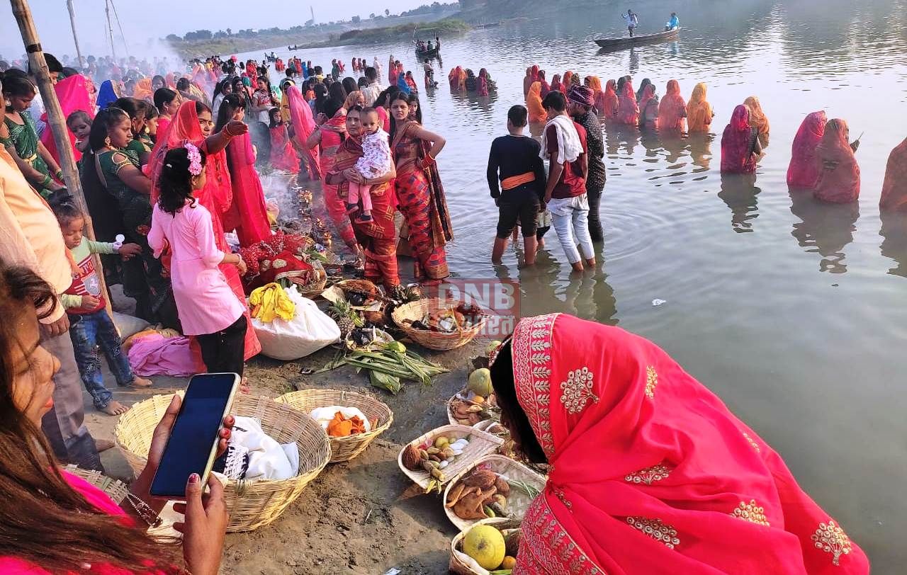 खोदावंदपुर प्रखंड में उदयाचल सूर्य को अर्घ्य देने के साथ ही छठ पर्व हुआ सम्पन्न 2