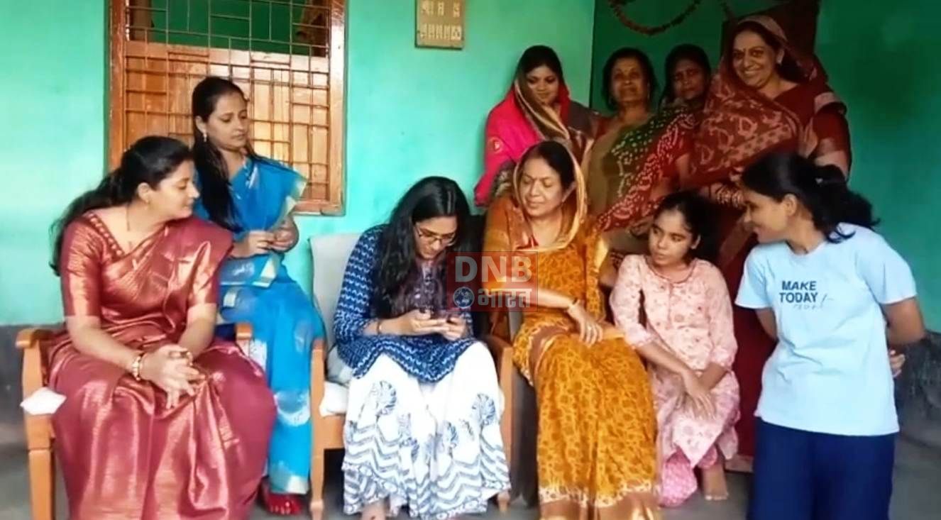 खगड़िया: छठ करने हांगकांग से अकेली खगड़िया आ गयी बहु,पुत्री कनाडा से पहुंची,व्रत करके नहीं टूटने दी घर की परम्परा, आस्था और विश्वास के साथ पुजा में हुई लीन 3