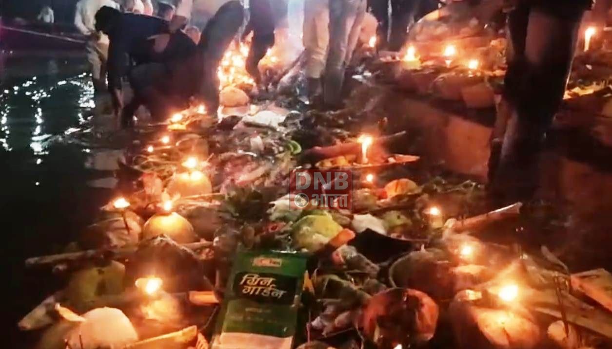 खगड़िया: छठ करने हांगकांग से अकेली खगड़िया आ गयी बहु,पुत्री कनाडा से पहुंची,व्रत करके नहीं टूटने दी घर की परम्परा, आस्था और विश्वास के साथ पुजा में हुई लीन 2