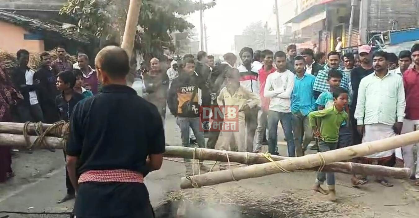 बेगूसराय में अपराधियों ने एक युवक को हत्या कर गले में फंदा डालकर पेड़ में लटका दिया,आक्रोशित लोगों ने सड़क जाम कर पुलिस प्रशासन के खिलाफ जमकर किया हंगामा 3