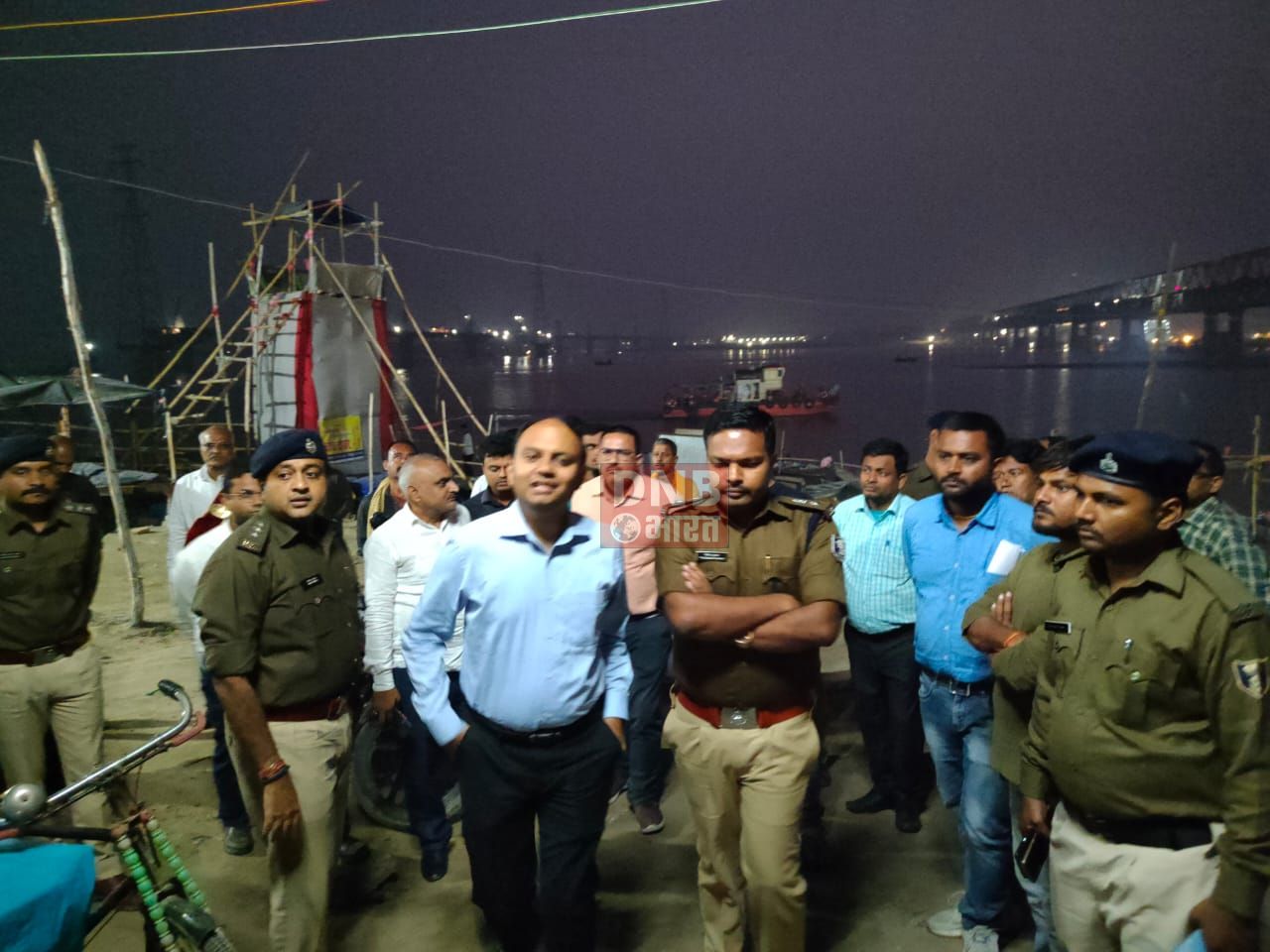 बेगूसराय जिले के सिमरिया गंगा धाम में तीसरे शाही स्नान की तैयारी का जायजा लेने पहुंचे डीएम एवं एसपी 3
