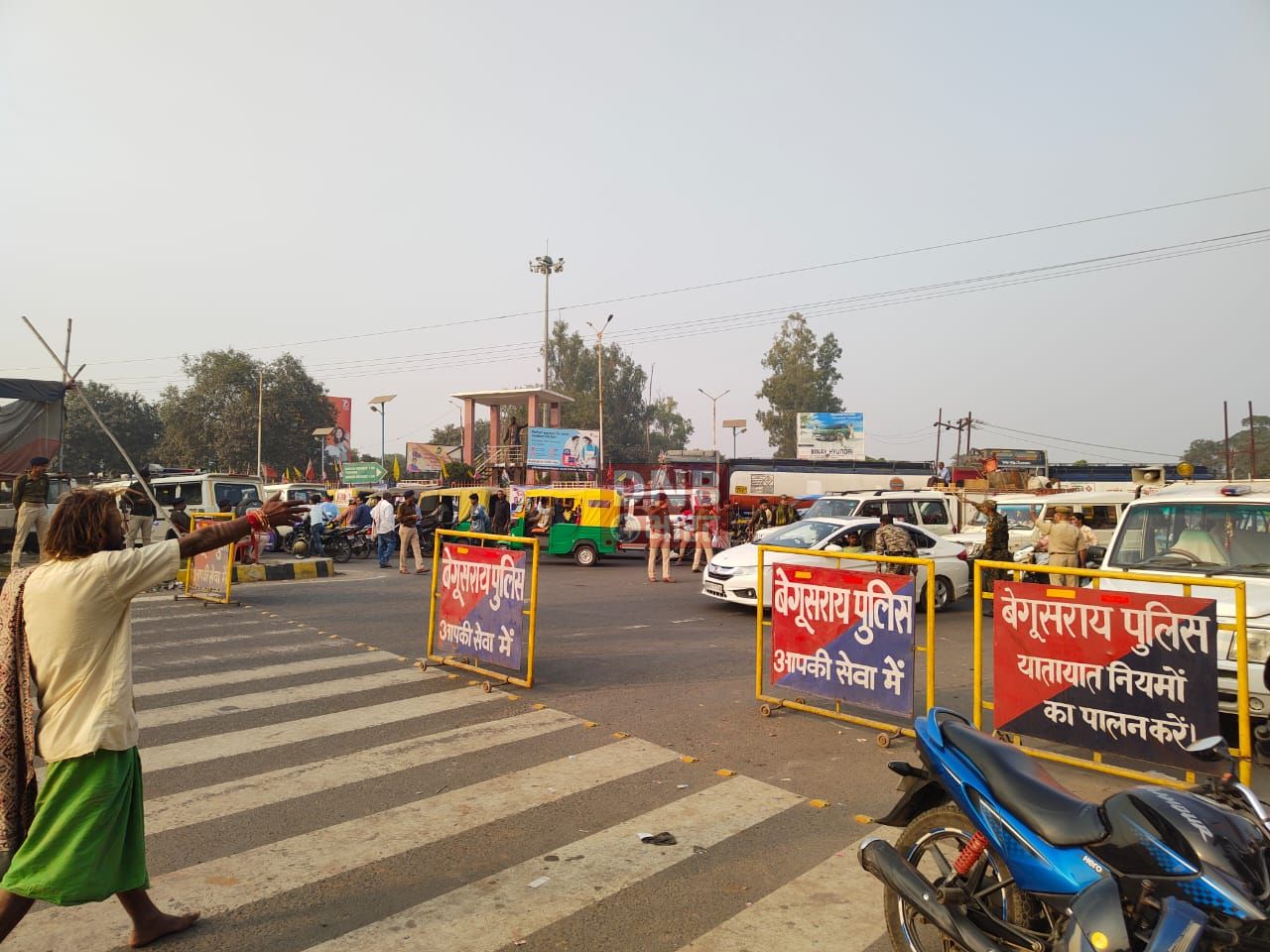 राजेन्द्र पुल पर रुक -रुक कर लगता रहा जाम, राहगीरों को उठानी पड़ी बड़ी परेशानी 2