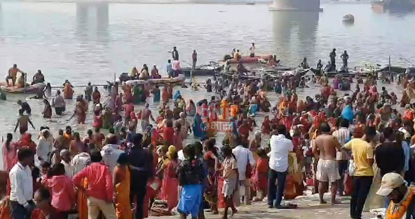 बेगूसराय के सिमरिया धाम महाकुंभ के शाही स्नान में राज्यों से साधु संत सहित हजारों की संख्या में श्रद्धालुओं ने किया गंगा स्नान 3