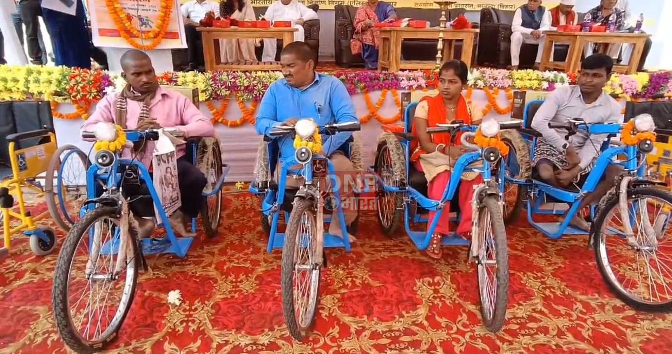 भारत सरकार के सामाजिक न्याय और अधिकारिता मंत्रालय दिव्यांगजन सशक्तिकरण विभाग के द्वारा सोगरा स्कूल में निःशुल्क सहायक उपकरण का किया गया वितरण 3