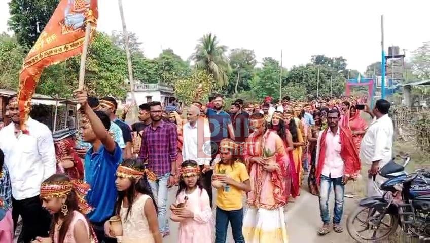 बछवाड़ा के चमथा में नौ दिवसीय पंच कुण्डीय रूद्र महायज्ञ को ले निकाली गई भव्य कलश शोभायात्रा 3