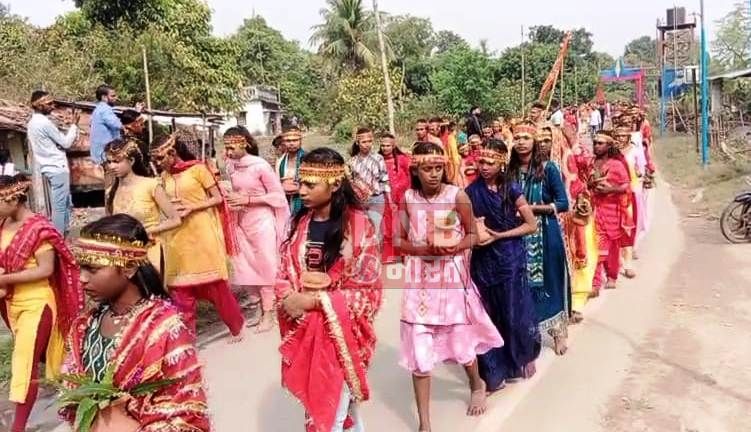 बछवाड़ा के चमथा में नौ दिवसीय पंच कुण्डीय रूद्र महायज्ञ को ले निकाली गई भव्य कलश शोभायात्रा 5