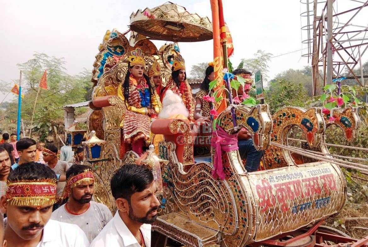 बछवाड़ा के चमथा में नौ दिवसीय पंच कुण्डीय रूद्र महायज्ञ को ले निकाली गई भव्य कलश शोभायात्रा 2