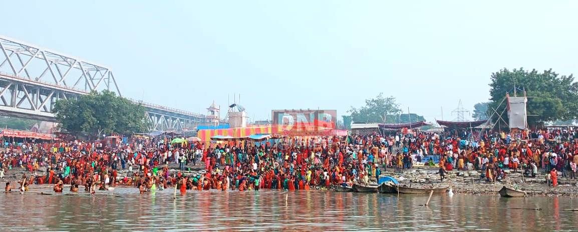 बेगूसराय के अर्धकुंभ स्थली सिमरिया गंगा घाट पर मुंडन संस्कार कराने को लेकर श्रद्धालुओं की उमड़ी भीड़ 3