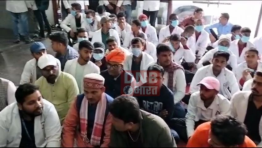 नालंदा: परीक्षा में पास करने के नाम पर छात्राओं के साथ हुए दुर्व्यवहार के विरोध में बीजेपी के बैनर तले किया गया धरना प्रदर्शन, घटना में शामिल लोगो के ऊपर कठोर कार्रवाई की मांग  3