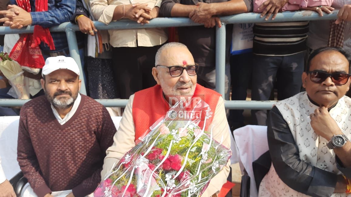 विकसित भारत संकल्प यात्रा रथ बेगुसराय के दिनकर पुस्तकालय सिमरिया गांव पहुंचे,जहां एलईडी के माध्यम से भारत सरकार से मिलने वाली योजनाओं की जानकारी दिया 4