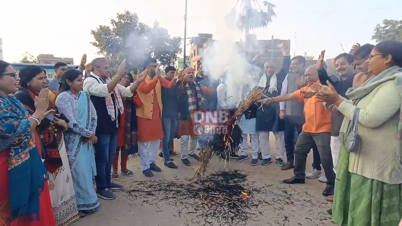 कांग्रेस के राज्यसभा सांसद धीरज साहू के खिलाफ भाजपा कार्यकर्ताओं ने राणा बीघा में किया विरोध प्रदर्शन, राहुल गांधी,मल्लिका अर्जुन खड़गे और नीतीश कुमार का फूंका पुतला 3