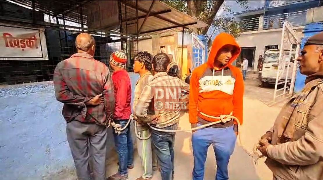 बेगूसराय में शराब पीने व बेचने मामले में उत्पाद विभाग ने आठ महिला समेत तेरह लोगों को किया गिरफ्तार 2