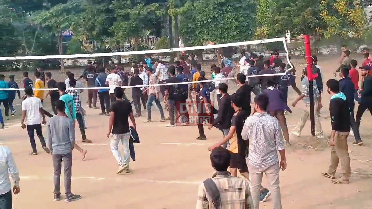 नालंदा: हूटिंग के कारण रणक्षेत्र में तब्दील हुआ चंडी इंजीनियरिंग कॉलेज का खेल मैदान, दो छात्र गुटों में जमकर मारपीट, चार छात्र जख्मी 2