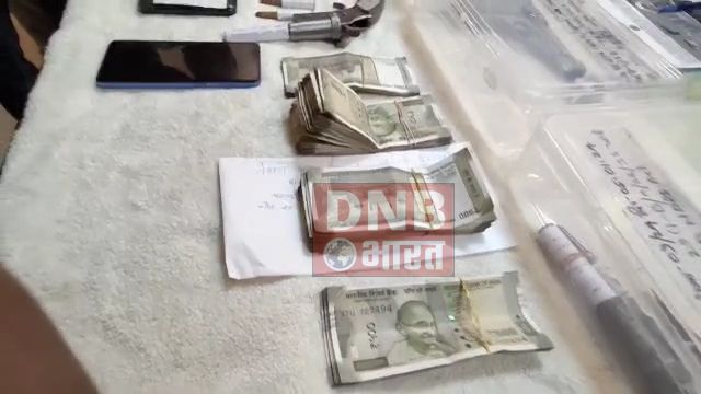 बेगूसराय के चर्चित रत्न मंदिर ज्वेलर्स में सोना लूटकांड का पुलिस ने किया खुलासा,चार देसी कट्टा, तीन जिंदा कारतूस, एक लाख रुपए और भारी मात्रा में गांजा के साथ छह अपराधी गिरफ्तार 6