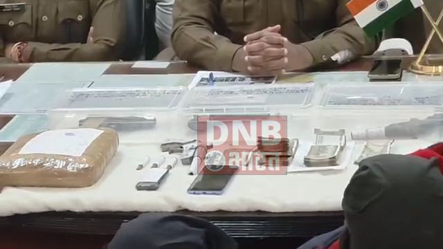 बेगूसराय के चर्चित रत्न मंदिर ज्वेलर्स में सोना लूटकांड का पुलिस ने किया खुलासा,चार देसी कट्टा, तीन जिंदा कारतूस, एक लाख रुपए और भारी मात्रा में गांजा के साथ छह अपराधी गिरफ्तार 4