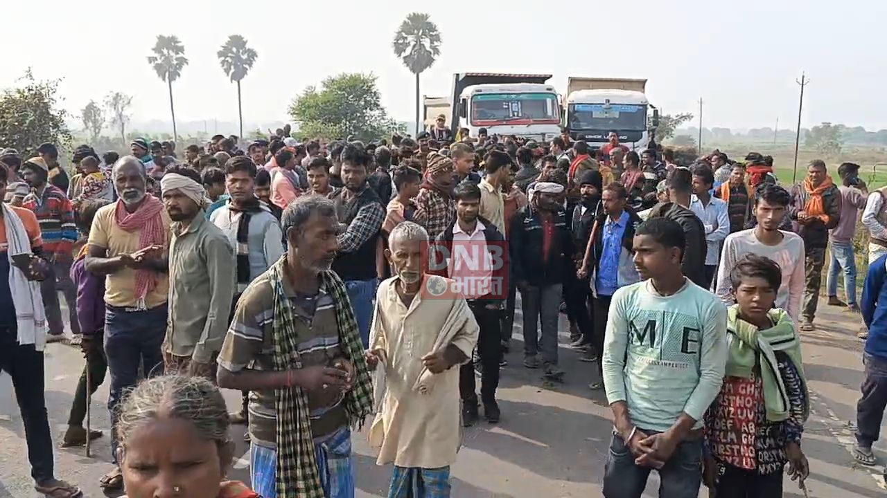 नालंदा: हरियाणा में हुई मजदूर की संदेहास्पद मौत, परिजनों ने लगाए हत्या का आरोप, शव गांव पहुंचते ही आक्रोशित ग्रामीणों ने  शव को मुख्य मार्ग पर रखकर किया सड़क जाम 2