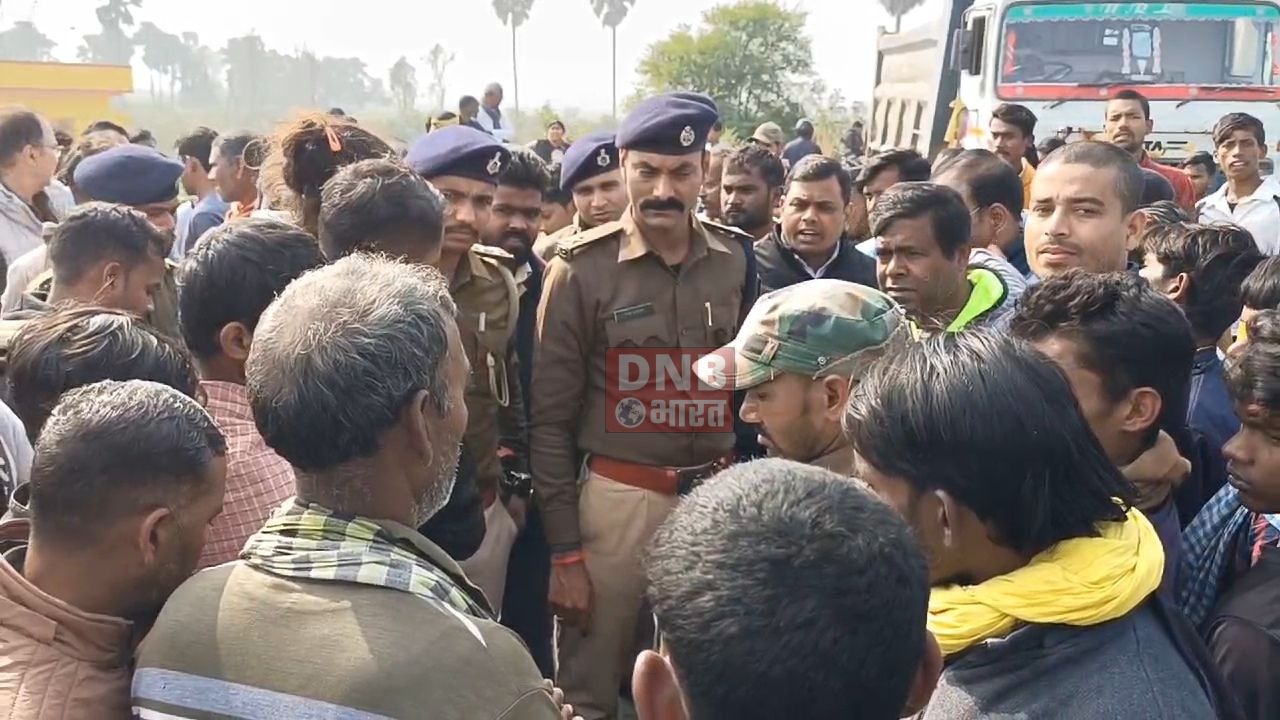 नालंदा: हरियाणा में हुई मजदूर की संदेहास्पद मौत, परिजनों ने लगाए हत्या का आरोप, शव गांव पहुंचते ही आक्रोशित ग्रामीणों ने  शव को मुख्य मार्ग पर रखकर किया सड़क जाम 3