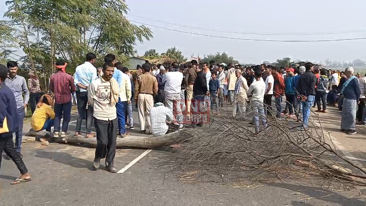 नालंदा: हरियाणा में हुई मजदूर की संदेहास्पद मौत, परिजनों ने लगाए हत्या का आरोप, शव गांव पहुंचते ही आक्रोशित ग्रामीणों ने  शव को मुख्य मार्ग पर रखकर किया सड़क जाम 4