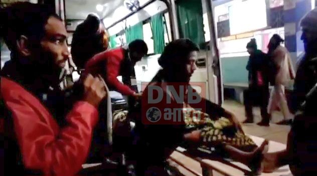 बेगूसराय में पोस्टमार्टम करा कर वापस लौट रही पिकअप बैन को दूसरी पिकअप वैन में हुई टक्कर, चार लोग गंभीर रूप से घायल 5