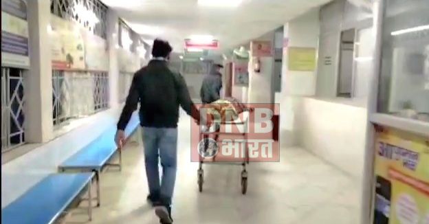 बेगूसराय में पोस्टमार्टम करा कर वापस लौट रही पिकअप बैन को दूसरी पिकअप वैन में हुई टक्कर, चार लोग गंभीर रूप से घायल 3