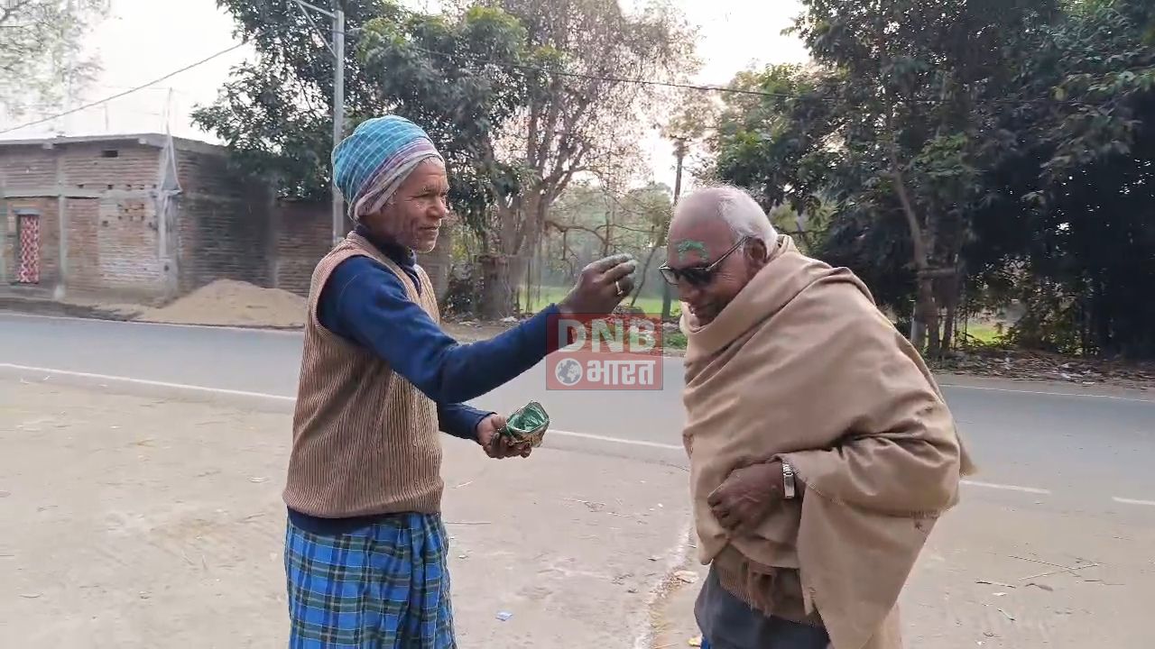 नीतीश कुमार नवमी बार बने बिहार के सीएम, शपथ लेने के बाद सीएम के पैतृक गांव कल्याण बीघा में दिखा जश्न का माहौल, लोगो ने अबीर गुलाल लगाकर दी बधाई 2