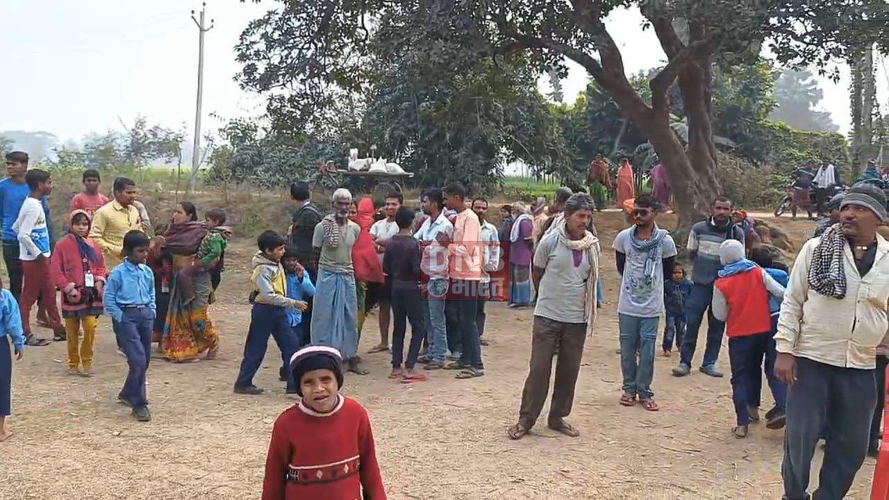 नालंदा: विद्यालय में छात्रों को मिलने वाली सुविधा को लेकर स्कूल प्रबंधन पर लगाया गड़बड़ी करने का आरोप, दर्जनों की संख्या में ग्रामीणों ने स्कूल पहुंचकर शिक्षक को लगाई फटकार 2