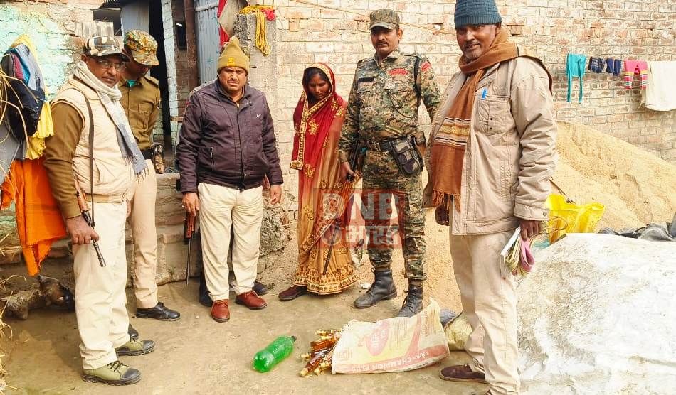 भगवानपुर पुलिस ने एक महिला को 23 बोतल विदेशी शराब व 4 लीटर देशी शराब के साथ किया गिरफ्तार 2