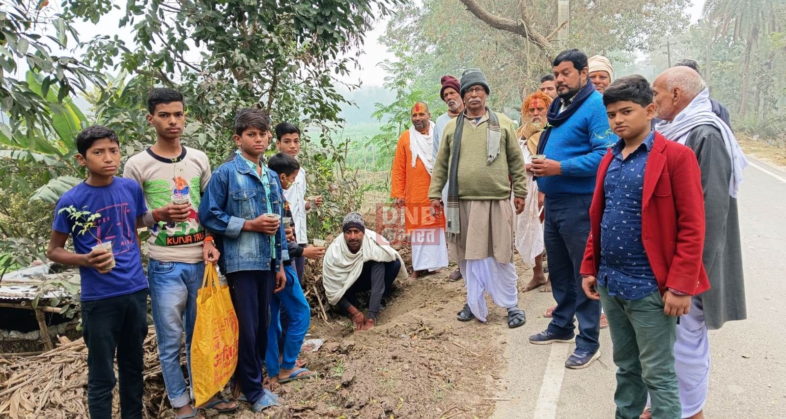 तेघड़ा प्रखंड में ग्रीन संडे अभियान के तहत लगाये गये नीम के पौधे 3