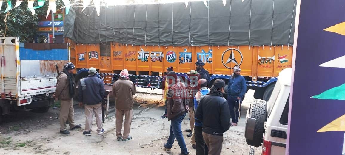 बछवाड़ा टोल प्लाजा के समीप मध्य निषेध टीम ने प्लाई लदी ट्रक से 835 कार्टन विदेशी शराब किया जप्त , ट्रक चालक गिरफ्तार 3