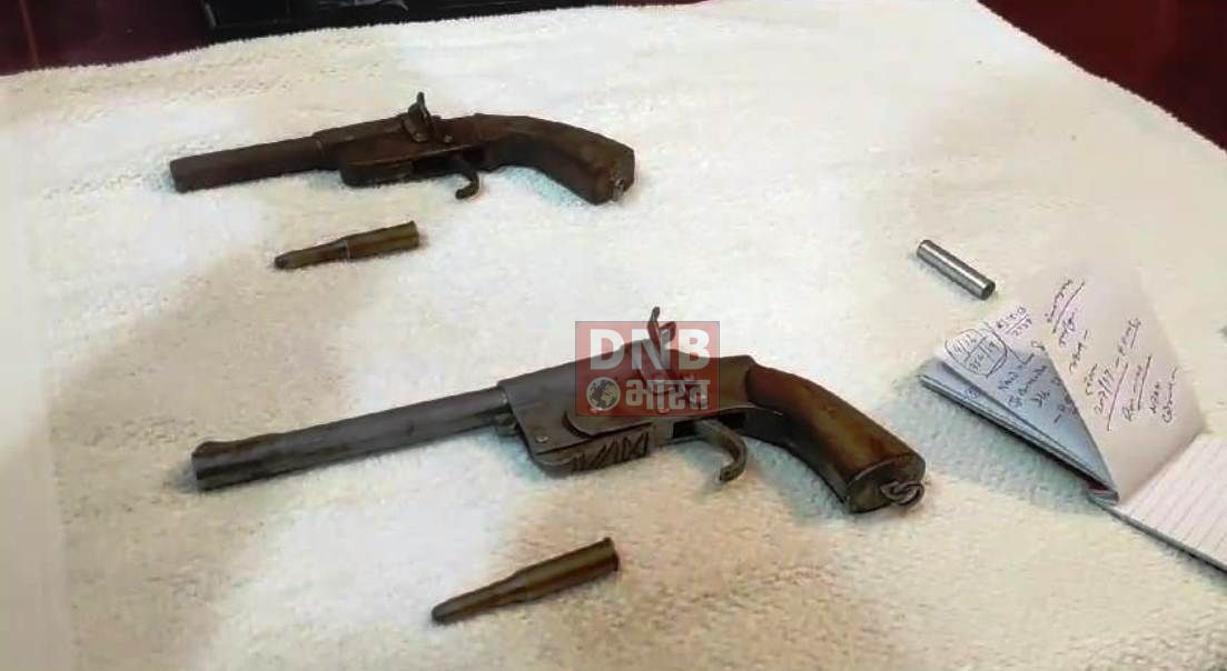 प्रमुख व् उप मुखिया के खिलाफ लाया जाने वाला था अविश्वास प्रस्ताव, उप मुखिया वर्चस्व दिखाने के लिए कर रहा था हवाई फायरिंग, पिस्तौल के साथ गिरफ्तार 2